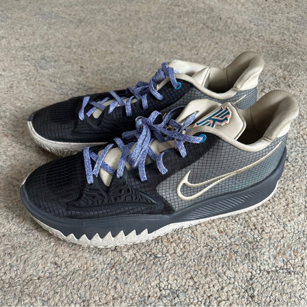 Men’s Nike Kyrie 4 lows